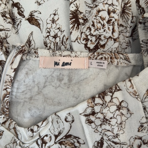 Brown and white floral dress with cinched sleeves - Picture 5 of 5